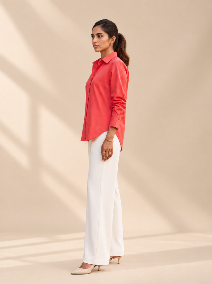 Shop the Coral Ease women’s shirt by Lush Layers, crafted in premium-quality cotton with a relaxed fit and classic collar. An elegant choice for work and everyday wear.
Breathable cotton. Relaxed tailoring. Effortless colour.
A versatile coral cotton shirt designed to take you comfortably from workdays to weekends.