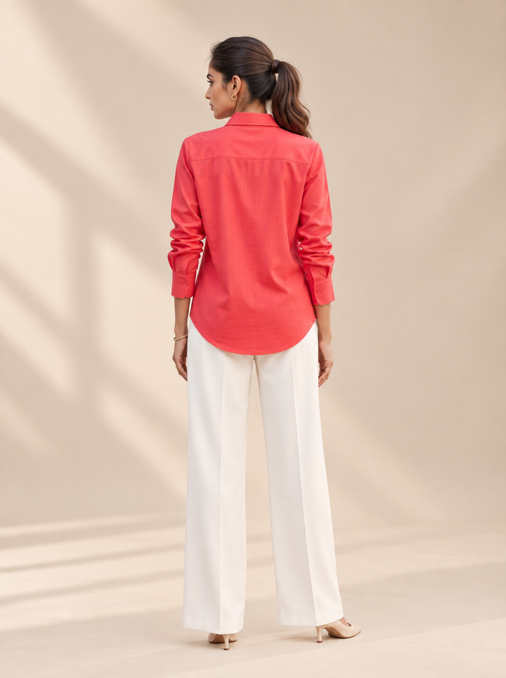 Shop the Coral Ease women’s shirt by Lush Layers, crafted in premium-quality cotton with a relaxed fit and classic collar. An elegant choice for work and everyday wear.
Breathable cotton. Relaxed tailoring. Effortless colour.
A versatile coral cotton shirt designed to take you comfortably from workdays to weekends.